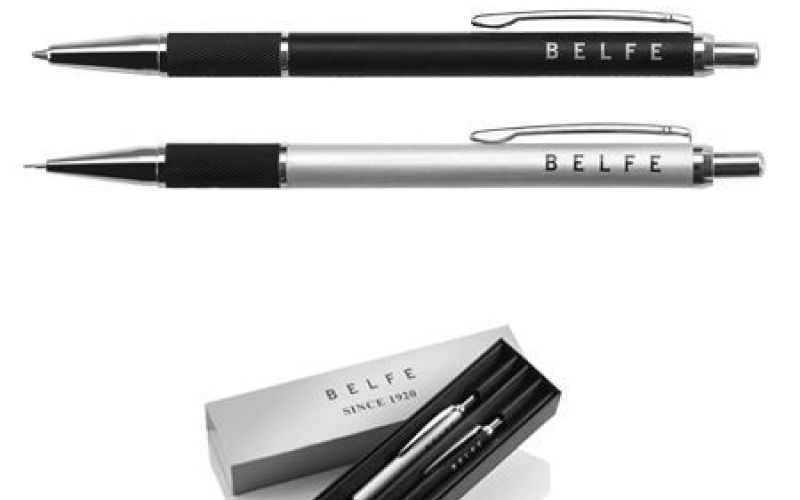 Bolígrafos metálicos con recarga